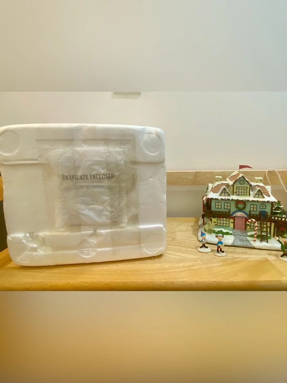 Hawthorn Village Rudolph Christmas Town Elf Haus Dormitory 2004 with CO